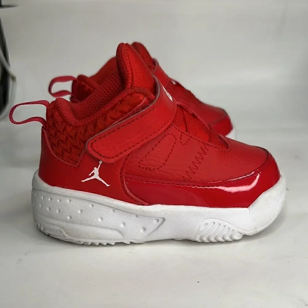 Jordan Kids Jordan Max Aura 3 Athletic Shoes in red. Size 5C